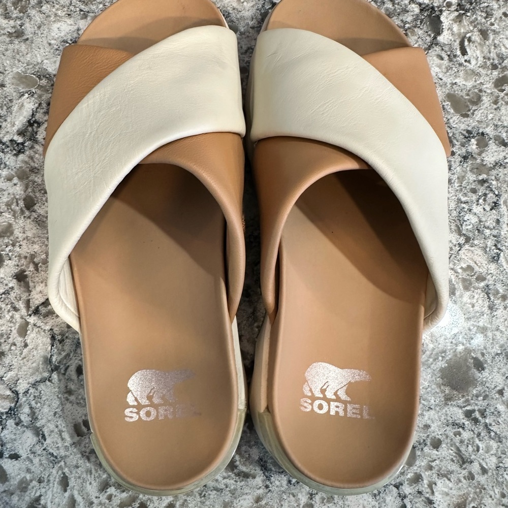 Sorel Women's Cream and Tan Cross Strap Sandals